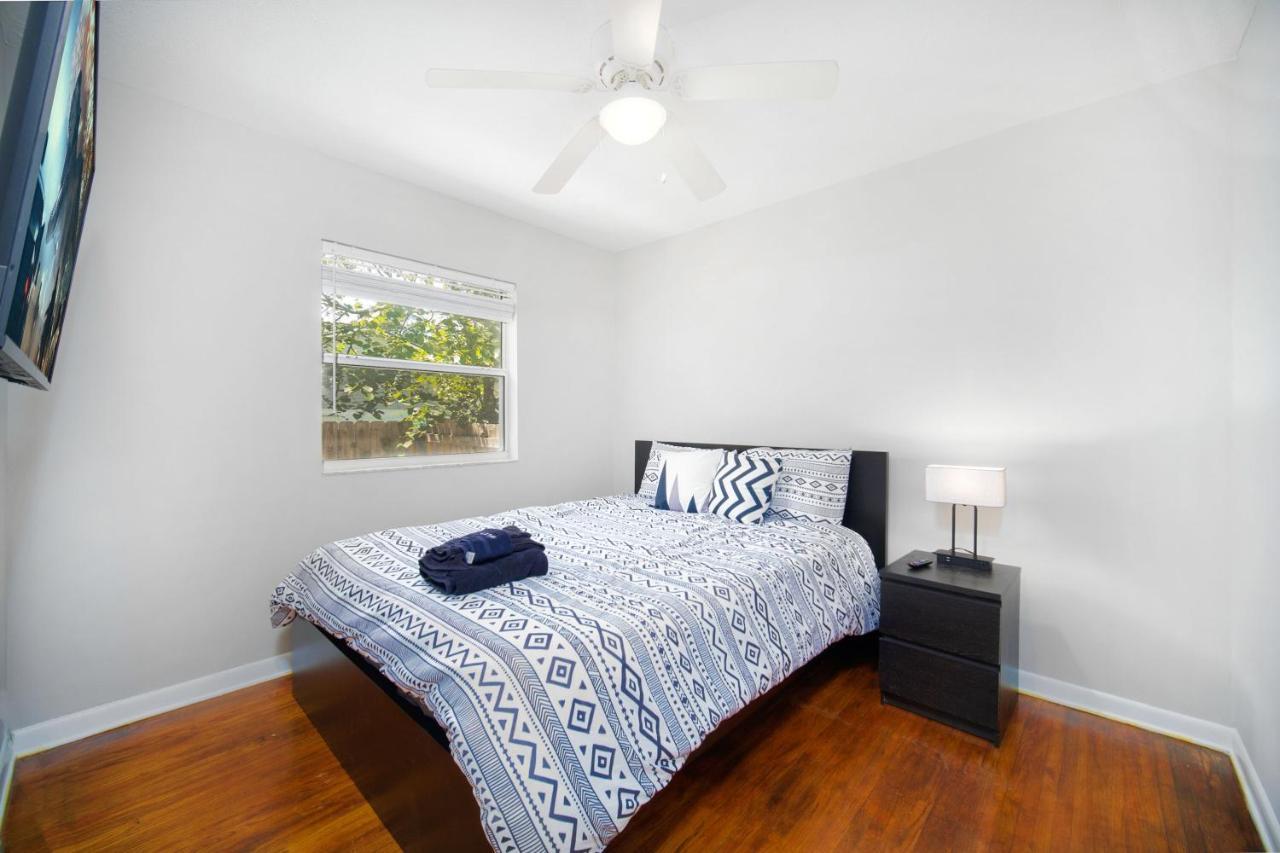 King Bedroom 2Bed1Bath Sleeps 4 Close To Town Center Downtown Beach Mayo Clinic แจ็กสันวิลล์ ภายนอก รูปภาพ