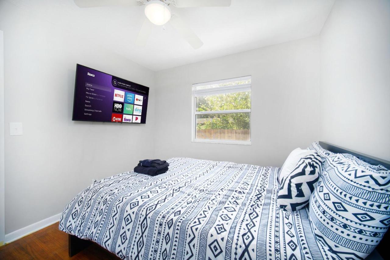 King Bedroom 2Bed1Bath Sleeps 4 Close To Town Center Downtown Beach Mayo Clinic แจ็กสันวิลล์ ภายนอก รูปภาพ