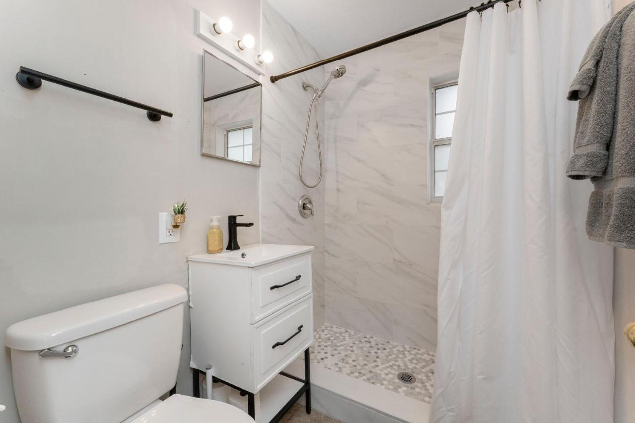 King Bedroom 2Bed1Bath Sleeps 4 Close To Town Center Downtown Beach Mayo Clinic แจ็กสันวิลล์ ภายนอก รูปภาพ